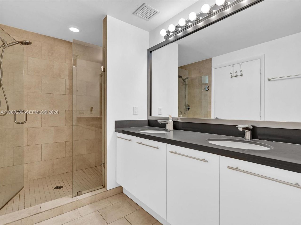 90 SW 3rd St , Unit 2013, Miami, FL 33130 Photo