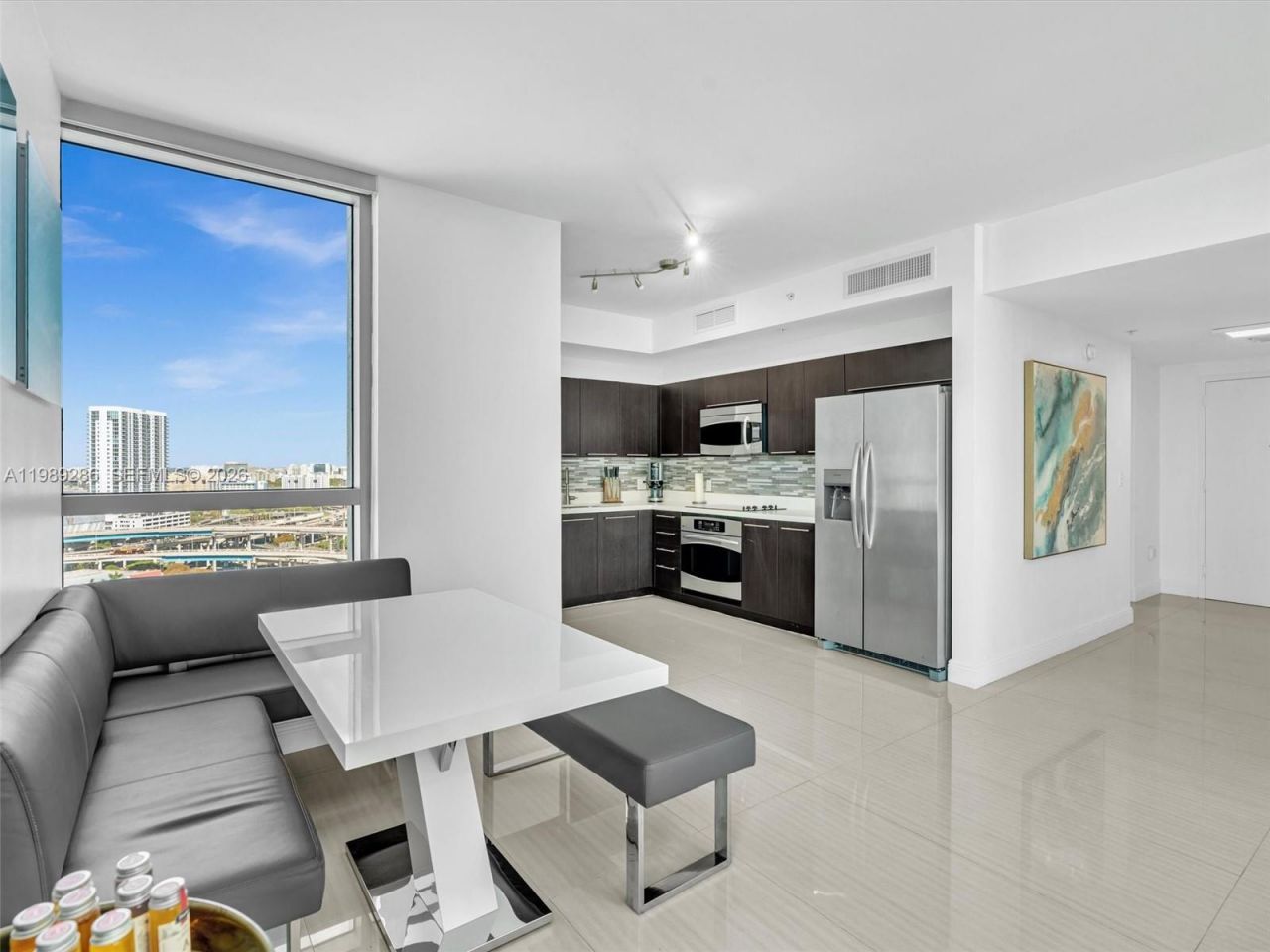 90 SW 3rd St , Unit 2013, Miami, FL 33130 Photo