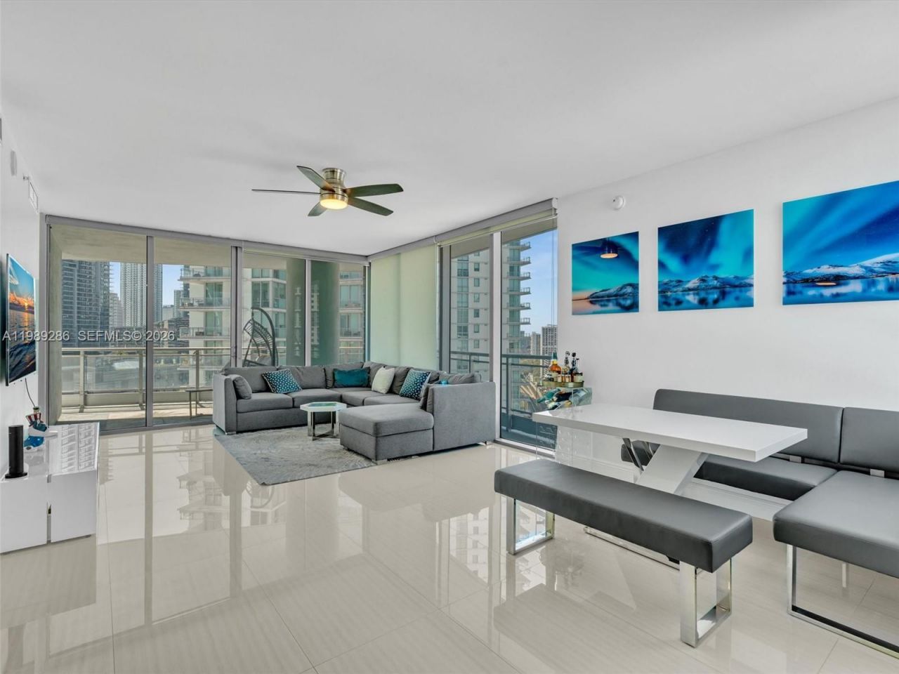 90 SW 3rd St , Unit 2013, Miami, FL 33130 Photo
