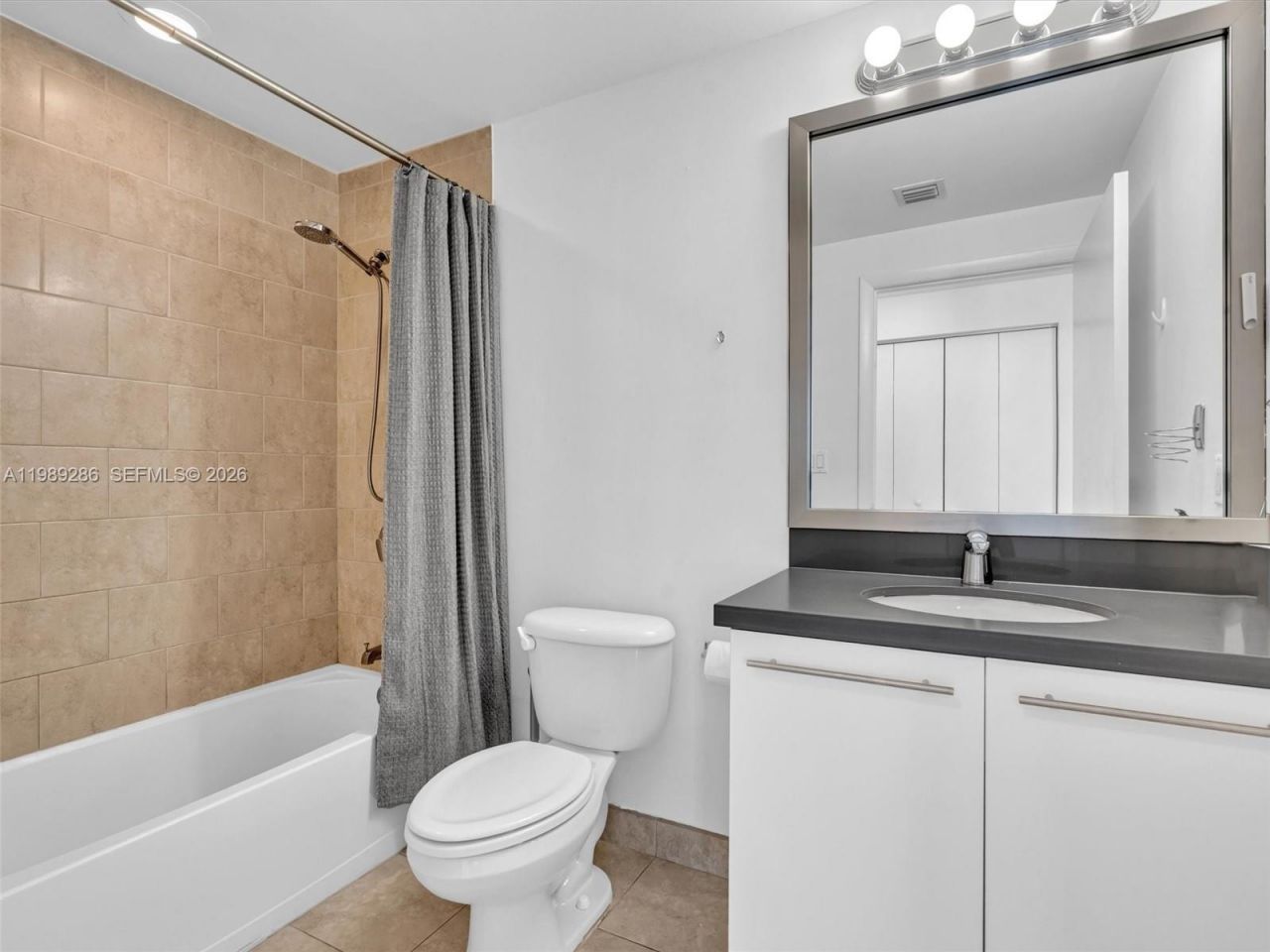 90 SW 3rd St , Unit 2013, Miami, FL 33130 Photo