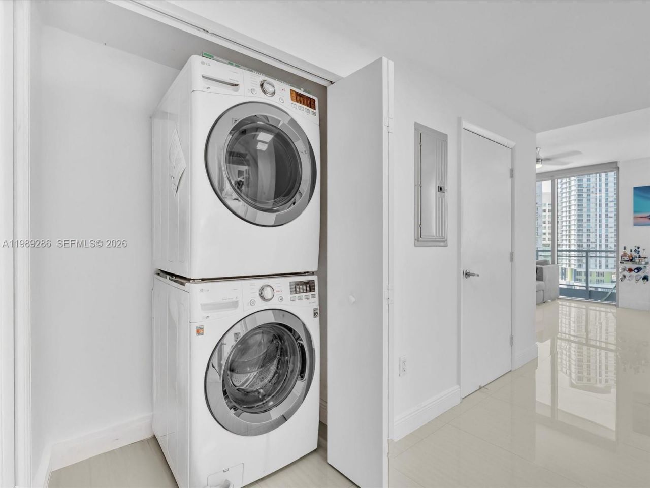 90 SW 3rd St , Unit 2013, Miami, FL 33130 Photo