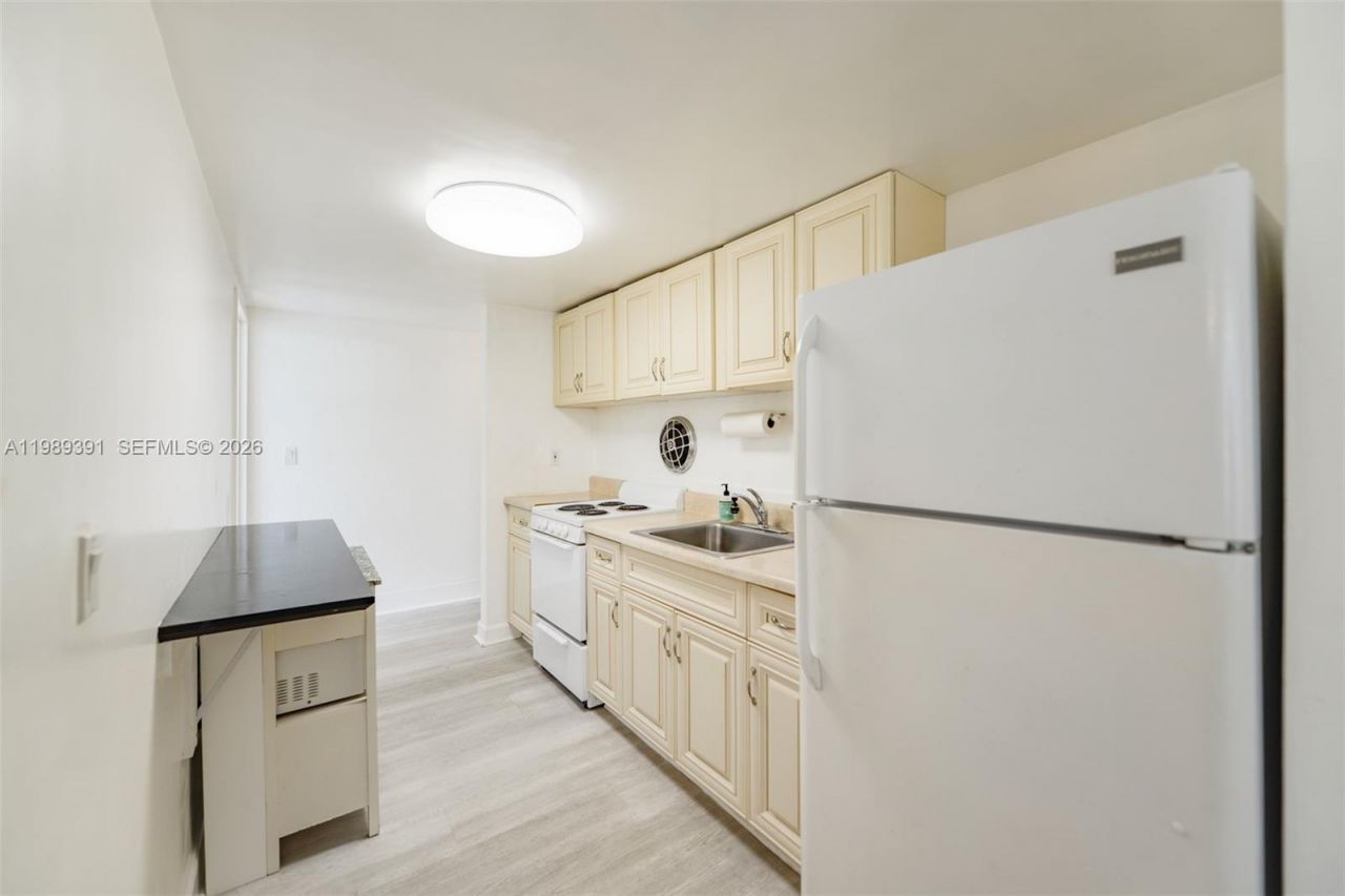 1936 S Ocean Dr , Unit 2D, Hallandale Beach, FL 33009 Photo