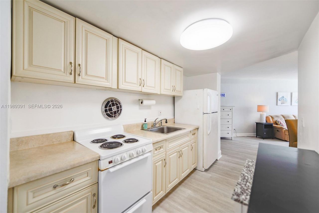 1936 S Ocean Dr , Unit 2D, Hallandale Beach, FL 33009 Photo