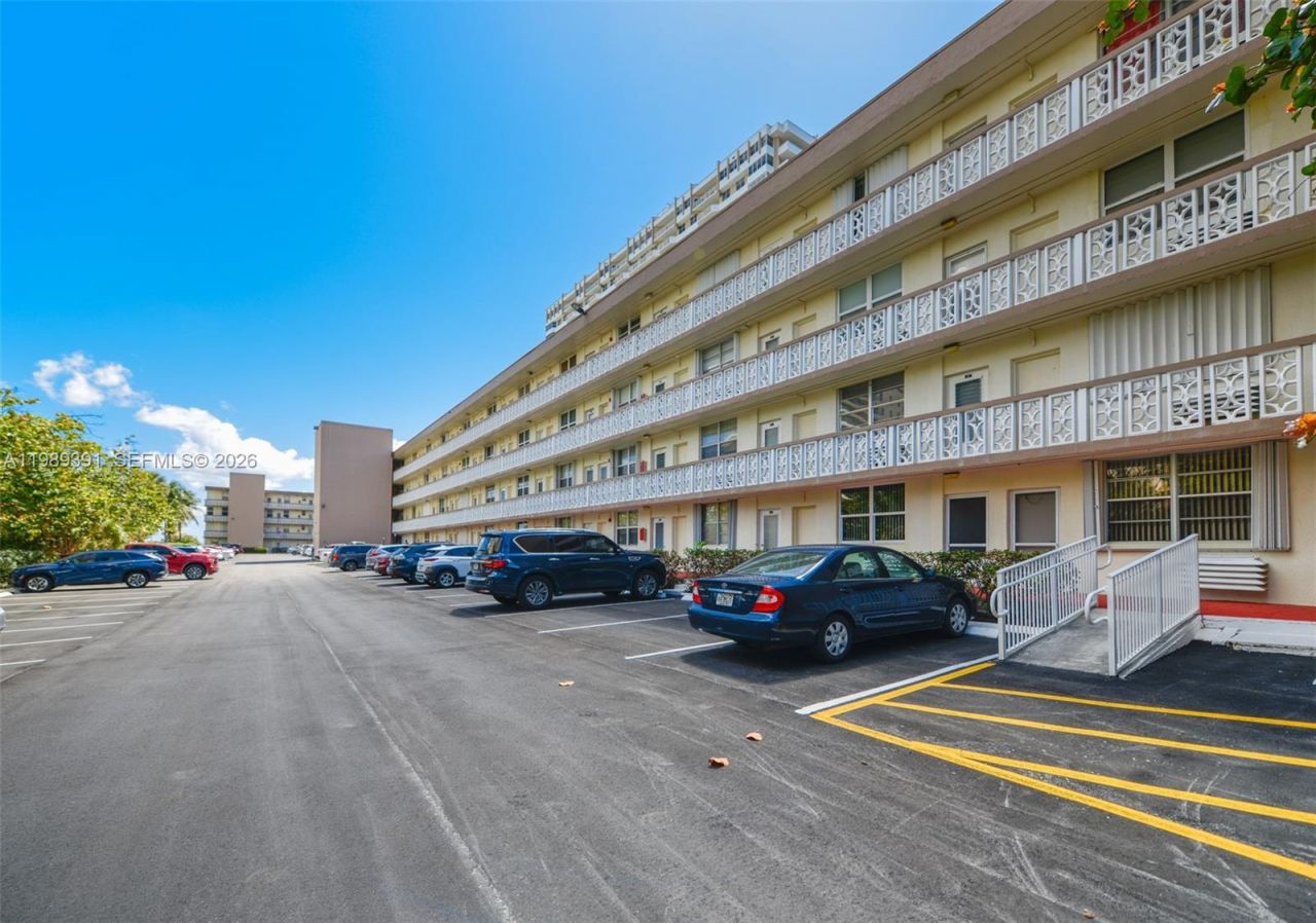 1936 S Ocean Dr , Unit 2D, Hallandale Beach, FL 33009 Photo