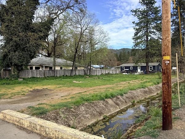 237 S Caves Avenue, Cave Junction, OR 97523