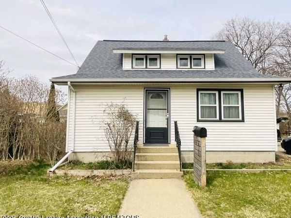 422 W Seminary Street, Charlotte, MI 48813