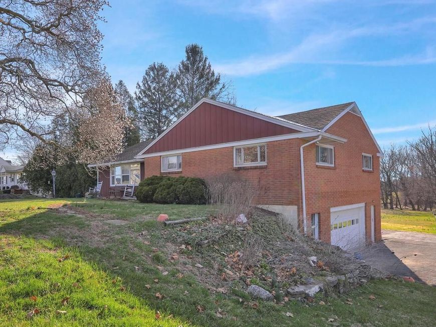 2460 Honeysuckle Lane, Lancaster, PA 17603 Main Photo