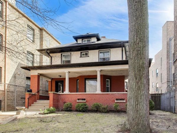 7015 N Sheridan Road , Chicago, IL 60626