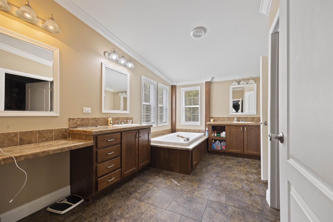 572 NE Oak Hill Road , Pinetta, FL 32350 Photo