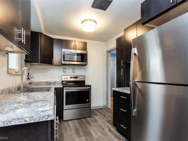 28855 Hazel Avenue, Wickliffe, OH 44092 Photo 9