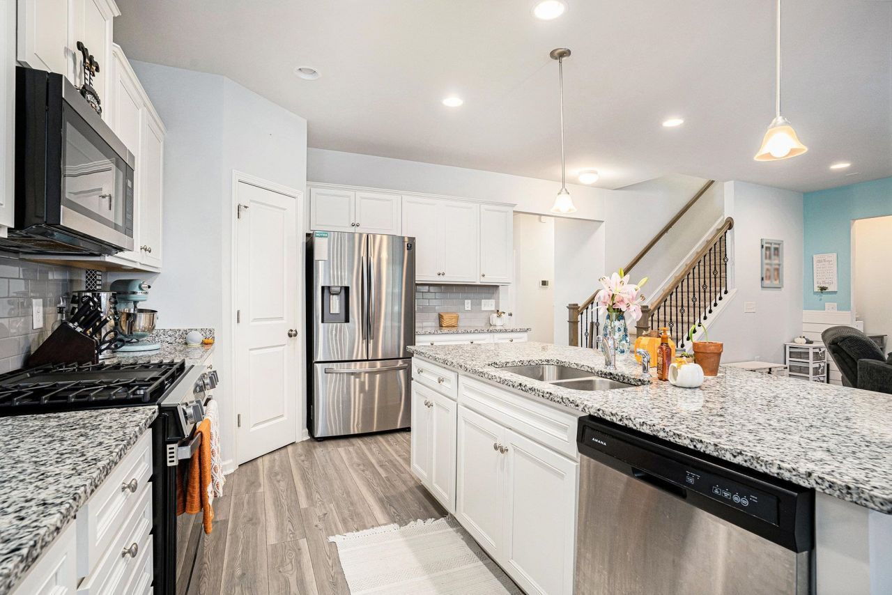 593 Heritage Downs Dr. Photo 10