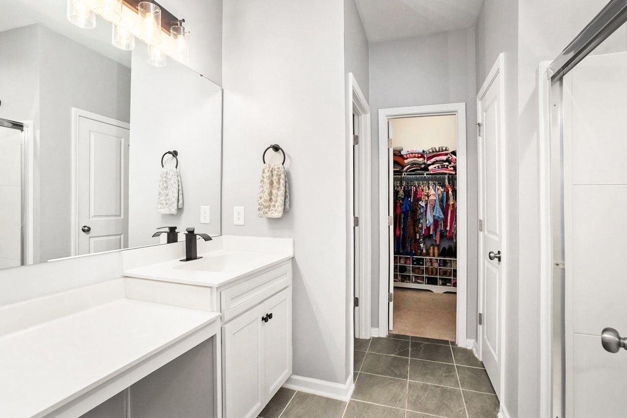 593 Heritage Downs Dr. Photo 16