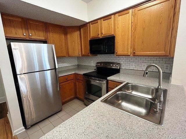 4595 Girvan Dr.  Photo 4