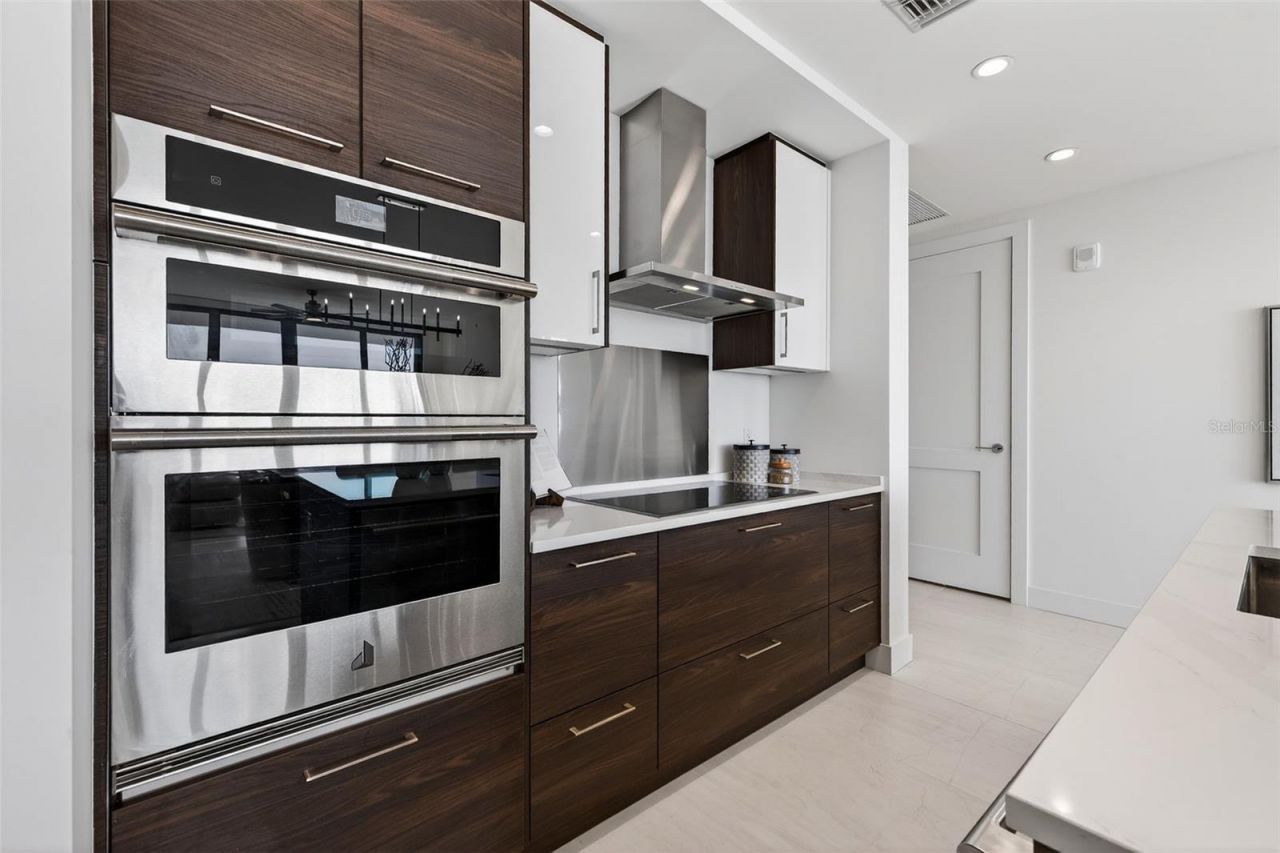 301 1st Street S, Unit 3205, Saint Petersburg, FL 33701 Photo