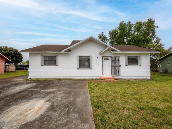 3490 NW 194 ST, Miami Gardens, FL 33056