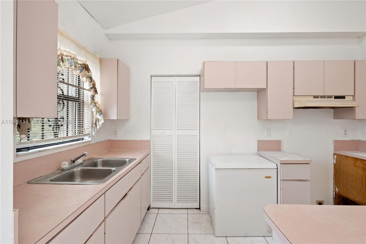 3490 NW 194 St, Miami Gardens, FL 33056 Photo