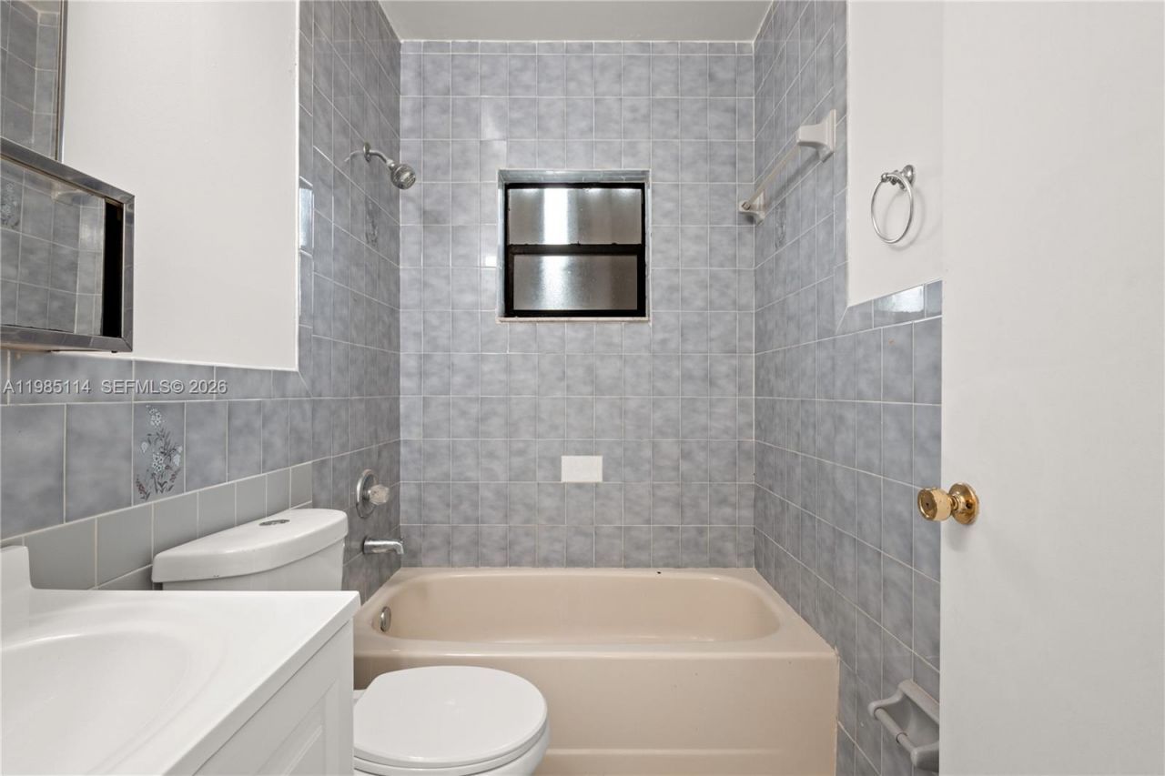 3490 NW 194 St, Miami Gardens, FL 33056 Photo