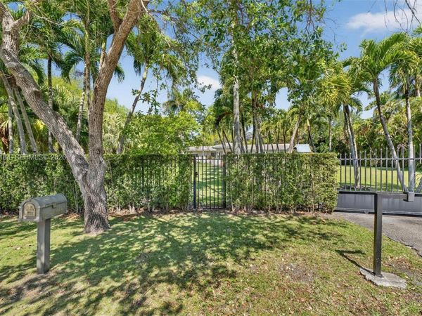 6125 SW 109th St, Pinecrest, FL 33156