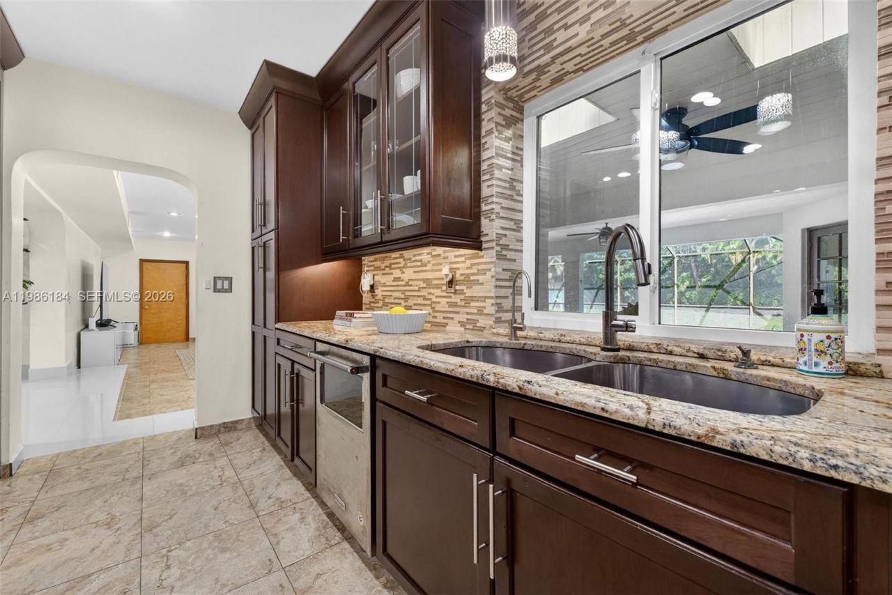 6125 SW 109th St, Pinecrest, FL 33156 Photo