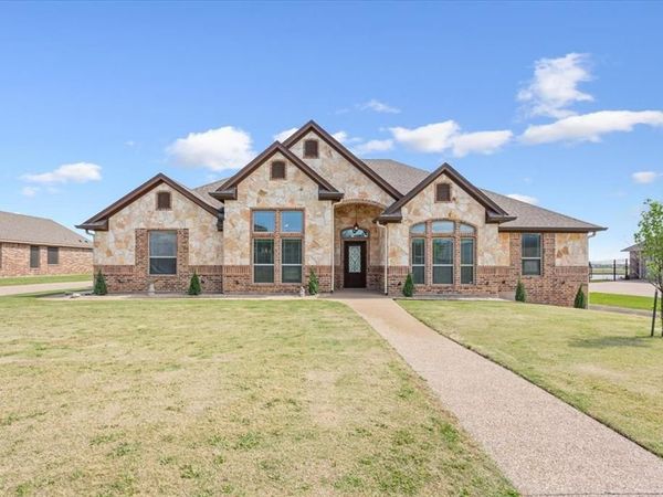 358 Sunland Park , Robinson, TX 76706