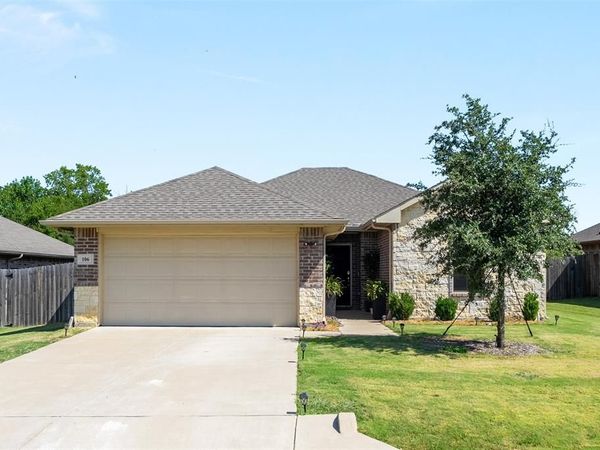 106 Willowbend Loop, Mabank, TX 75147
