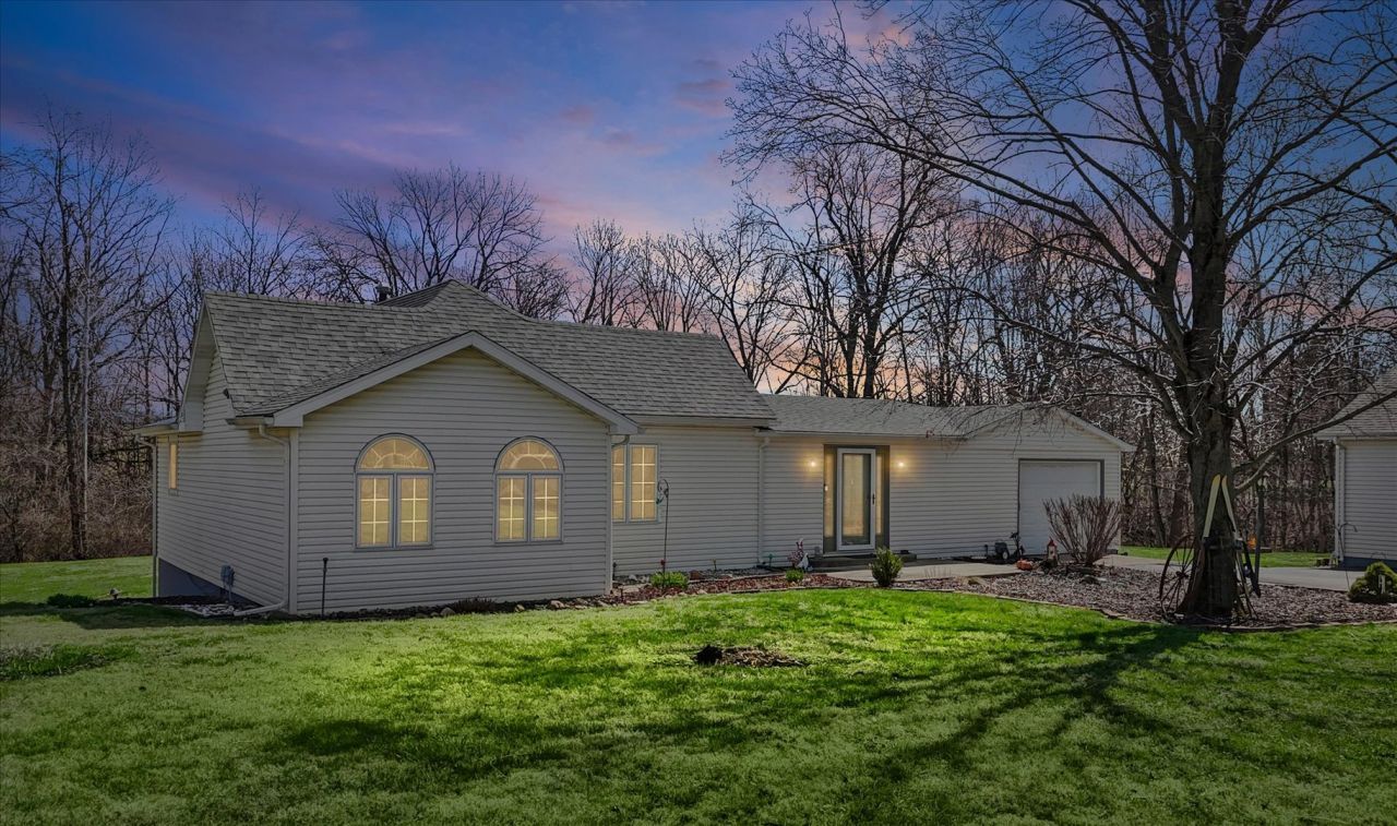 19263 N 1370 East Road, Danville, IL 61834 Main Photo