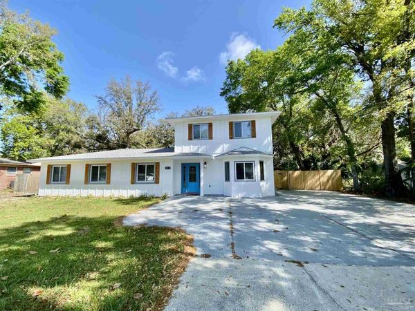 402 Fairpoint Dr, Gulf Breeze, FL 32561