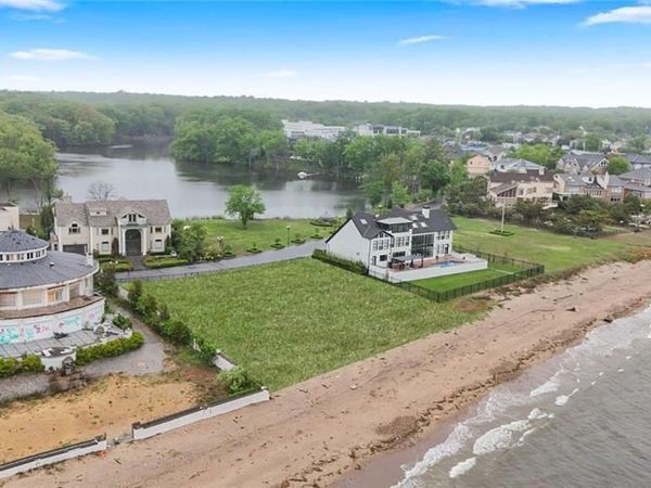 140 Nicolosi Drive , Staten Island, NY 10312