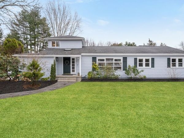 2 Stagecoach Rd, Medfield, MA 02052