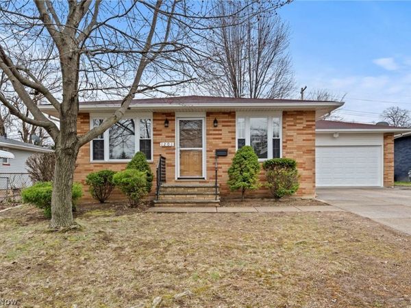 1201 Galaxy Drive , Cleveland, OH 44109