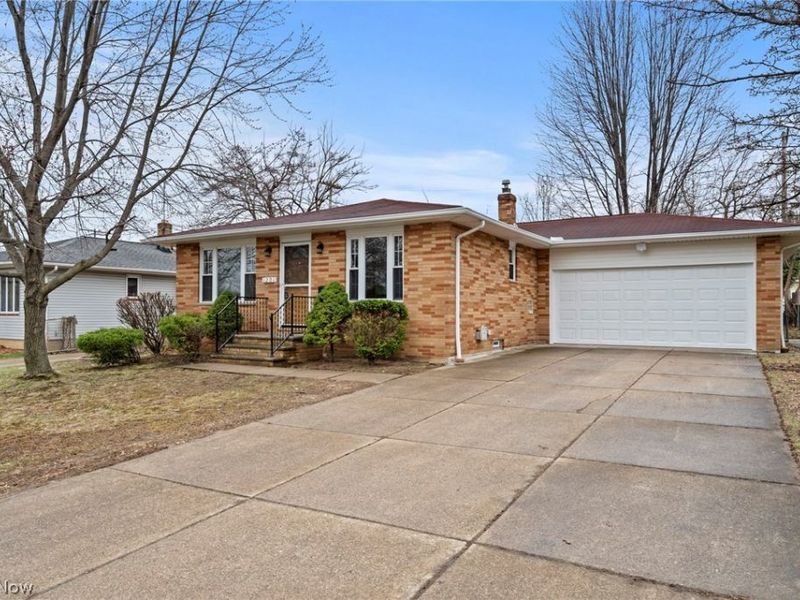 1201 Galaxy Drive, Cleveland, OH 44109 Photo 2