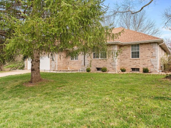 1319 Woodcastle Road , Nixa, MO 65714