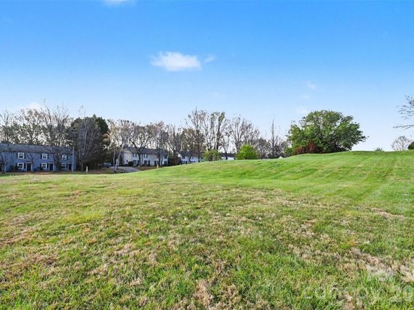 1725 Village Lake Drive , Charlotte, NC 28212