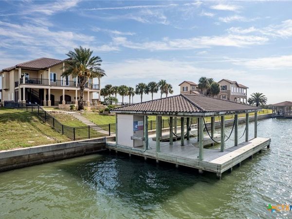 230 Chateau Way , Port O'Connor, TX 77982