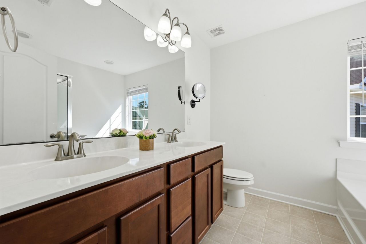 258 Longford Drive Photo 16