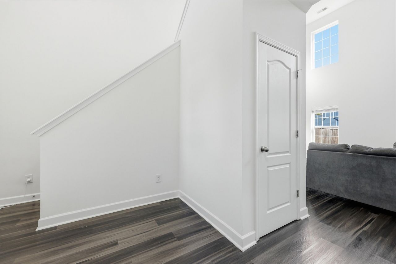 258 Longford Drive Photo 2