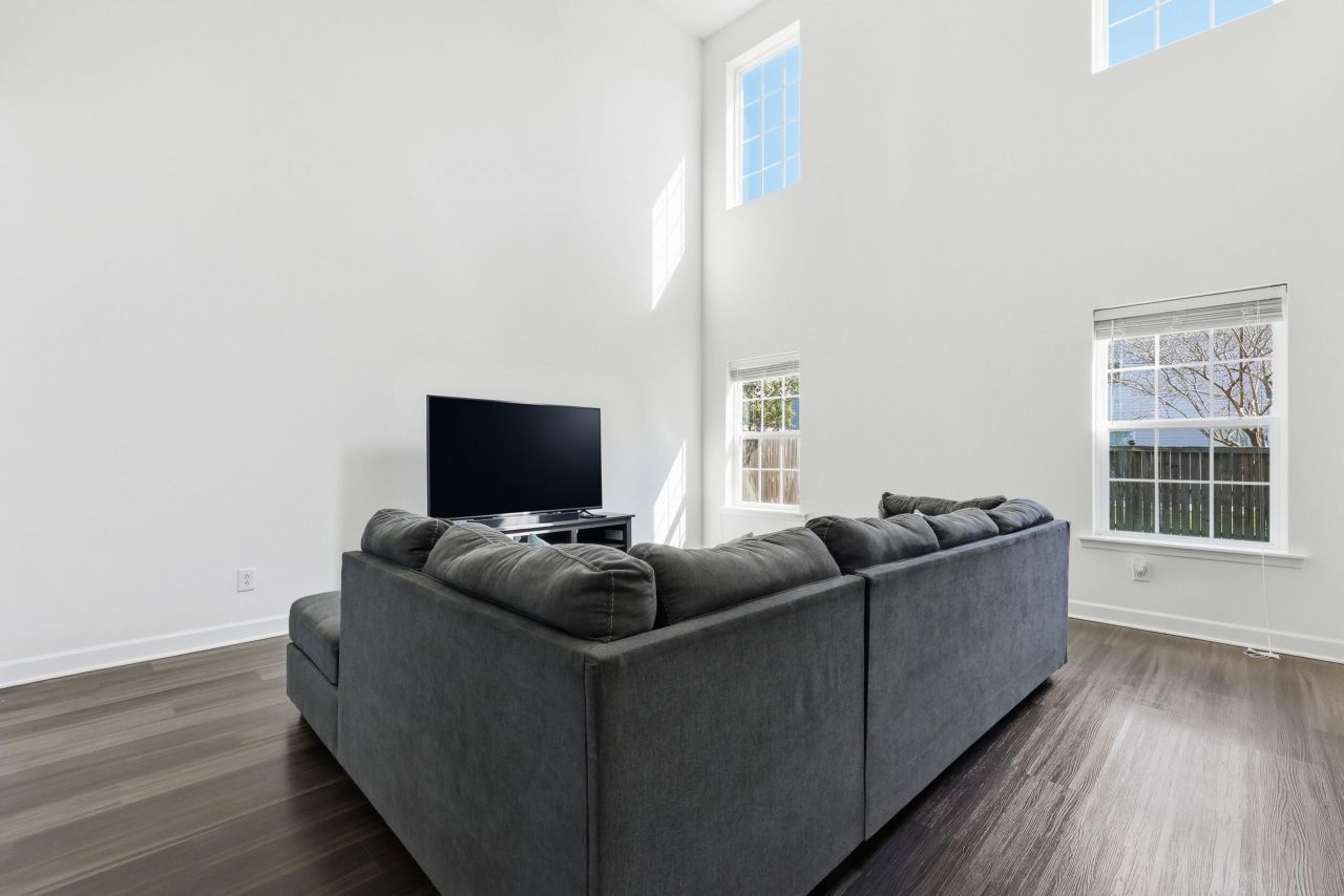 258 Longford Drive Photo 3