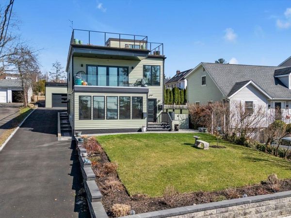 37 Carlton Avenue , Port Washington, NY 11050