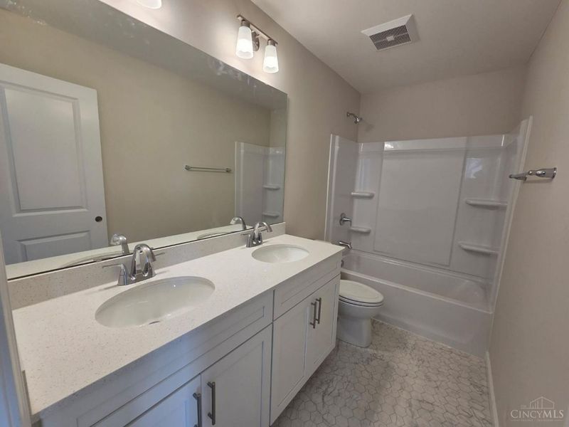 52 Chestnut Street, Springboro, OH 45066 Photo 3
