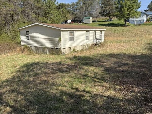 215 Rob-Lee DR, Martinsville, VA 24112