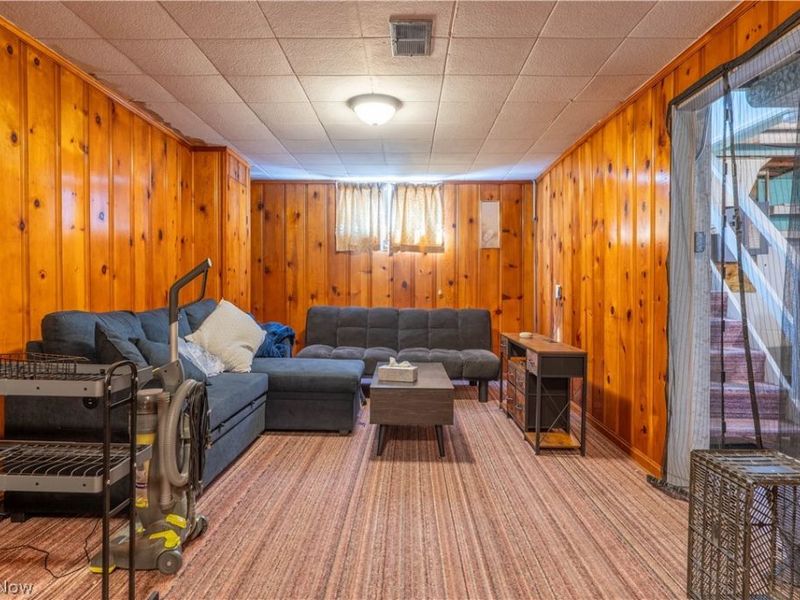 586 Lindell Street, Akron, OH 44305 Photo 16