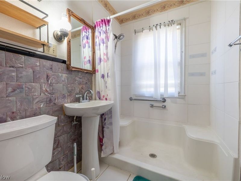 586 Lindell Street, Akron, OH 44305 Photo 18