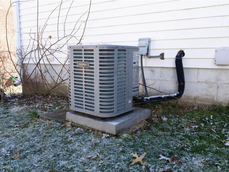 586 Lindell Street, Akron, OH 44305 Photo 24