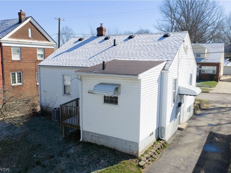 586 Lindell Street, Akron, OH 44305 Photo 6