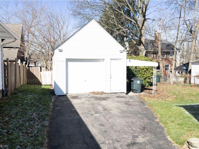 586 Lindell Street, Akron, OH 44305 Photo 8