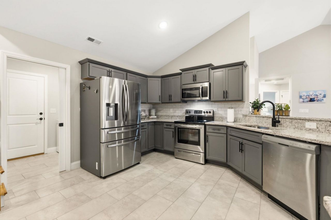 625 Tarrent St. Photo 17