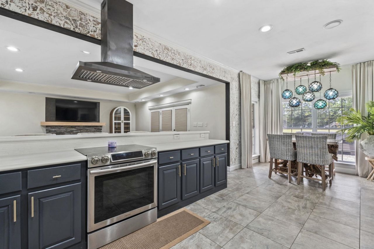 6125 R C Sarvis Ln. Photo 11