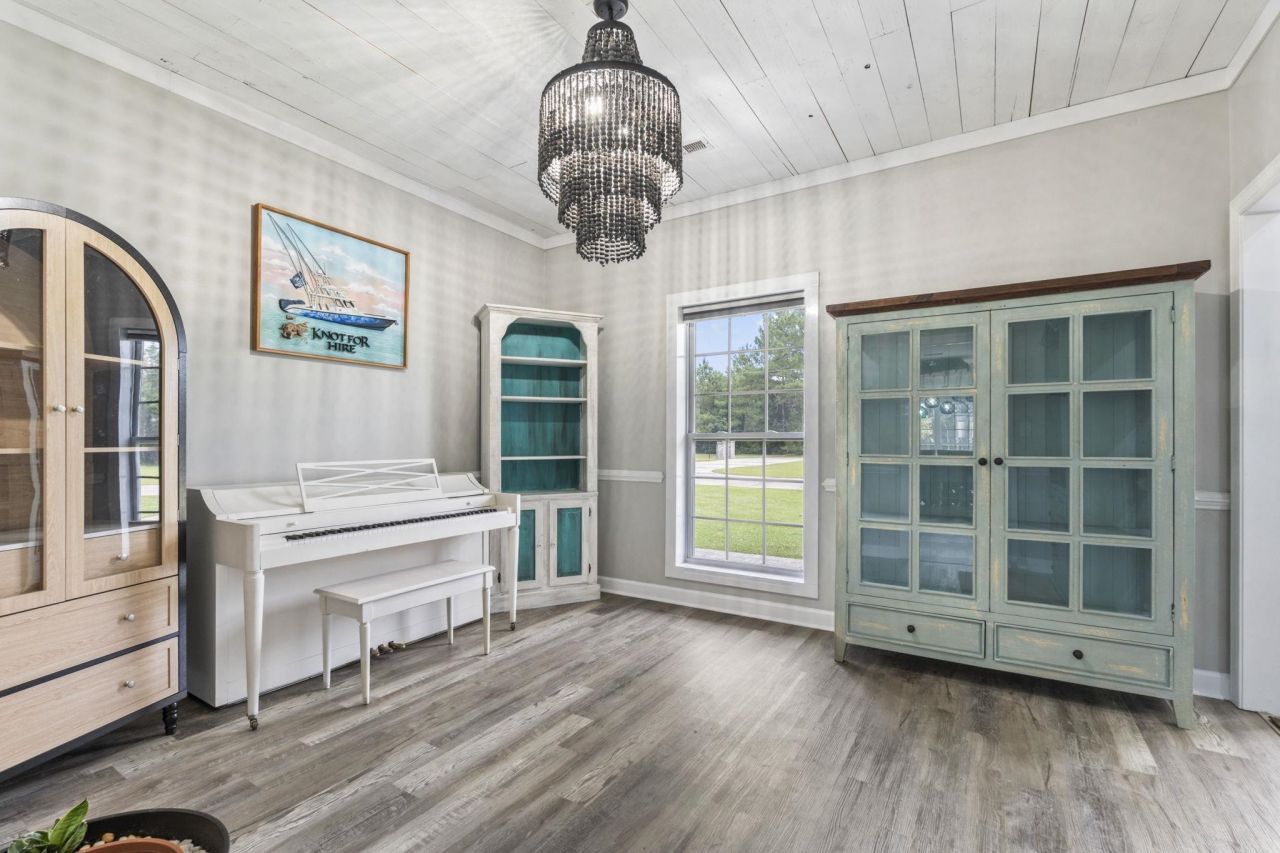 6125 R C Sarvis Ln. Photo 12