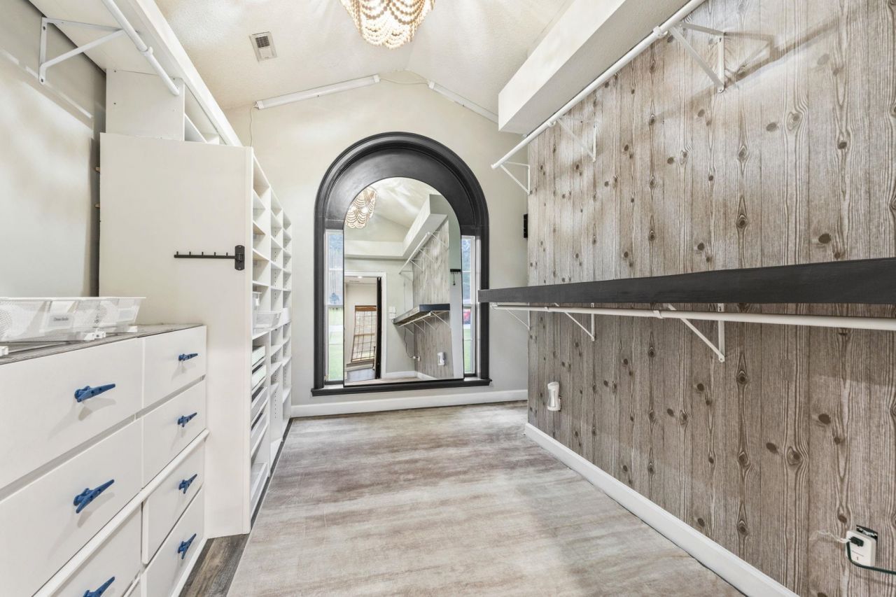 6125 R C Sarvis Ln. Photo 16