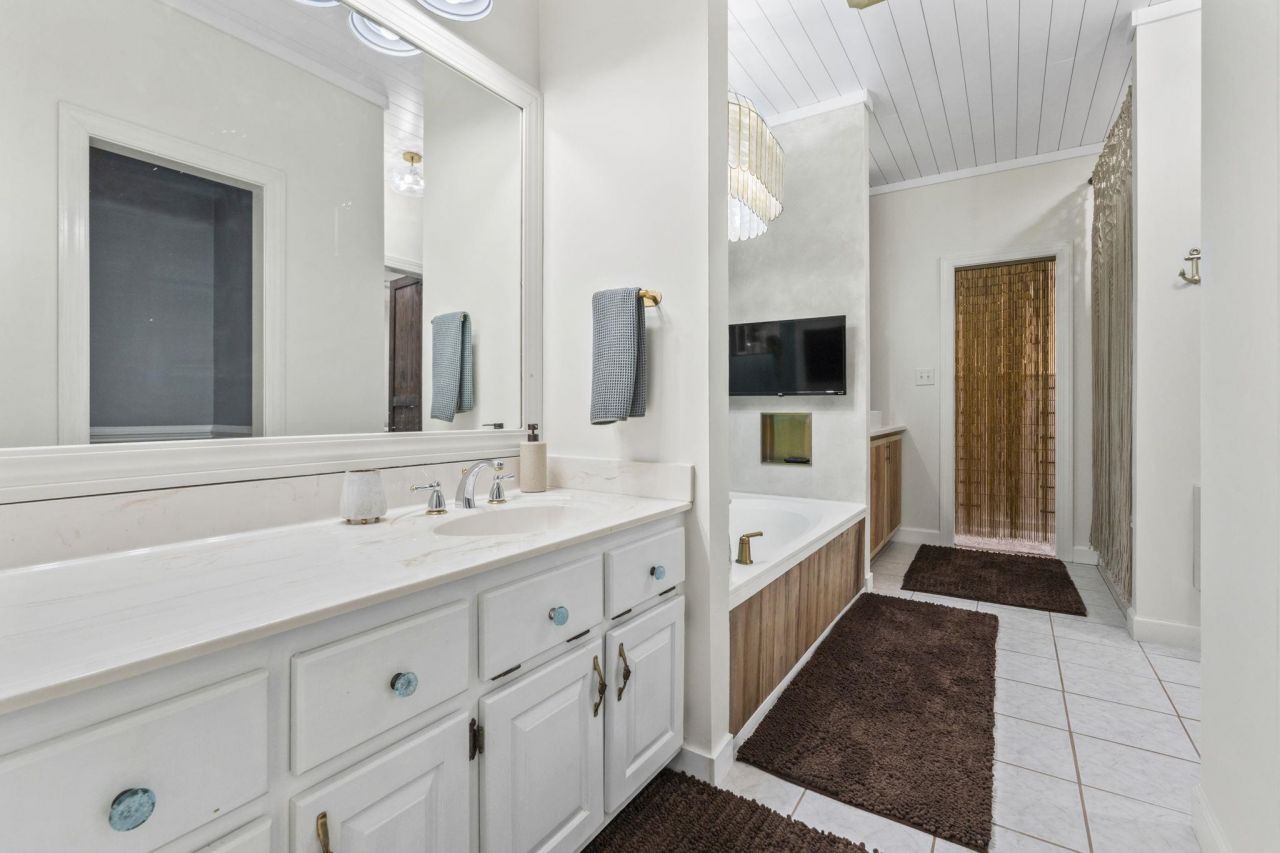 6125 R C Sarvis Ln. Photo 18